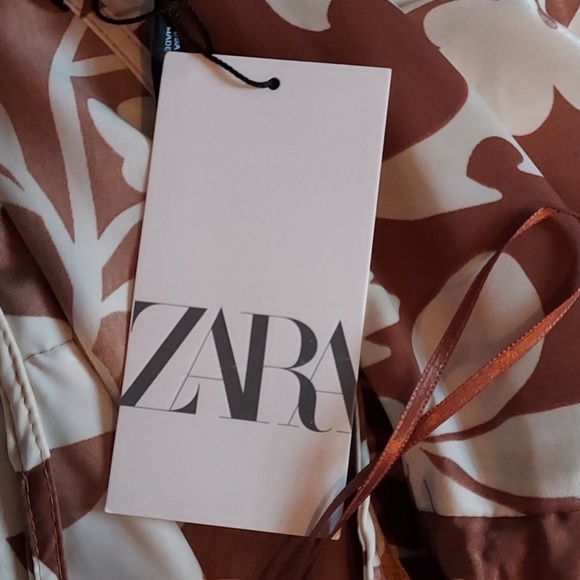 🆕 Zara Halter Jumpsuit with Chain Details in Neckline. Size Small - Picture 6 of 10